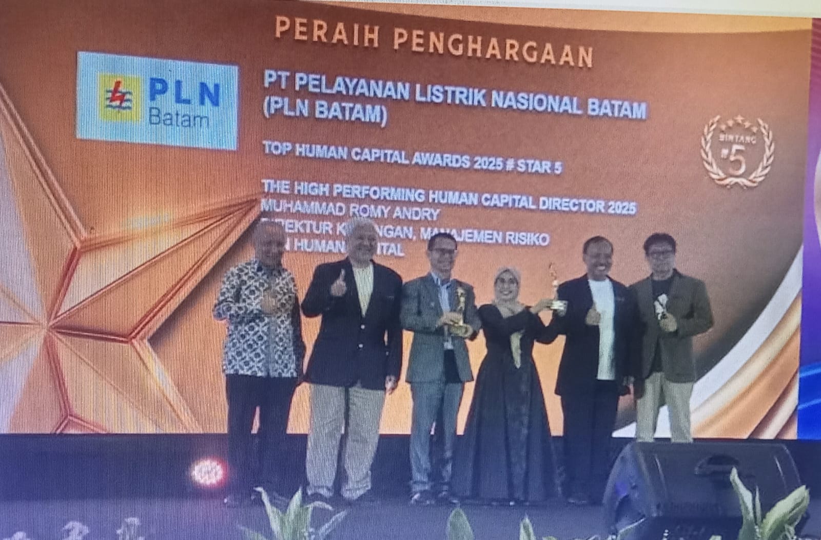 Berkomitmen Wujudkan SDM Unggul, PLN Batam Raih Bintang 5 Penghargaan “TOP Human Capital Awards 2025”