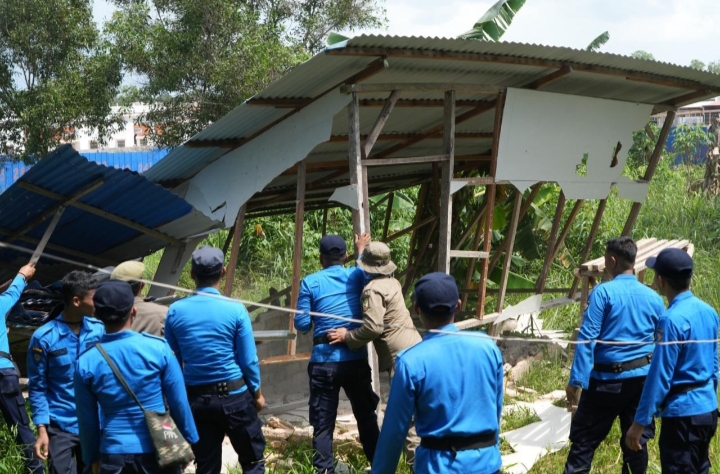 Tim Terpadu Tertibkan 23 Bangunan Ilegal di Sei Binti untuk Dukung Investasi