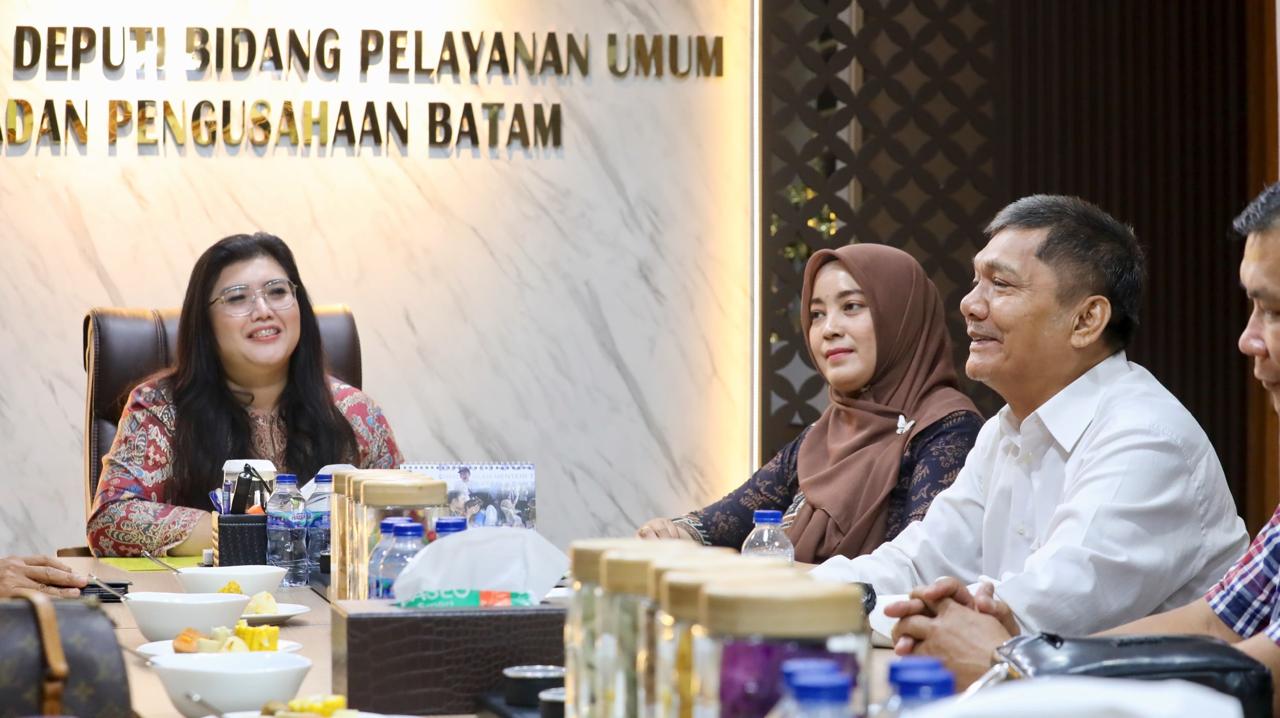 Keterangan Poto: Anggota/Deputi Bidang Pelayanan Umum BP Batam, Ariastuty Sirait, menerima kunjungan pengurus Badan Perlindungan (BP) Lansia Indonesia Wilayah Batam (foto/Humas BP Batam)