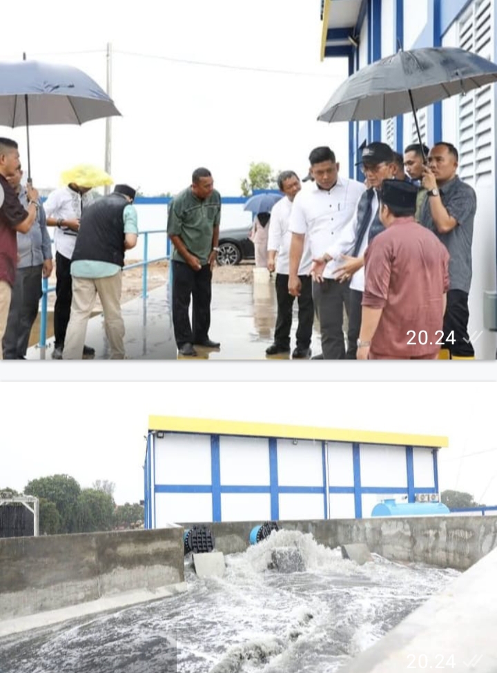 Keterangan Poto: Wali Kota Batam Amsakar Achmad didampingi Kadis Bina Marga dan Sumber Daya Air, Suhar, meninjau Rumah Pompa di Jodoh. (foto/ist)