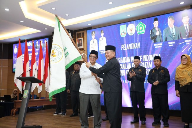 Walikota Batam Wakafkan Gajinya untuk Kemaslahatan Umat