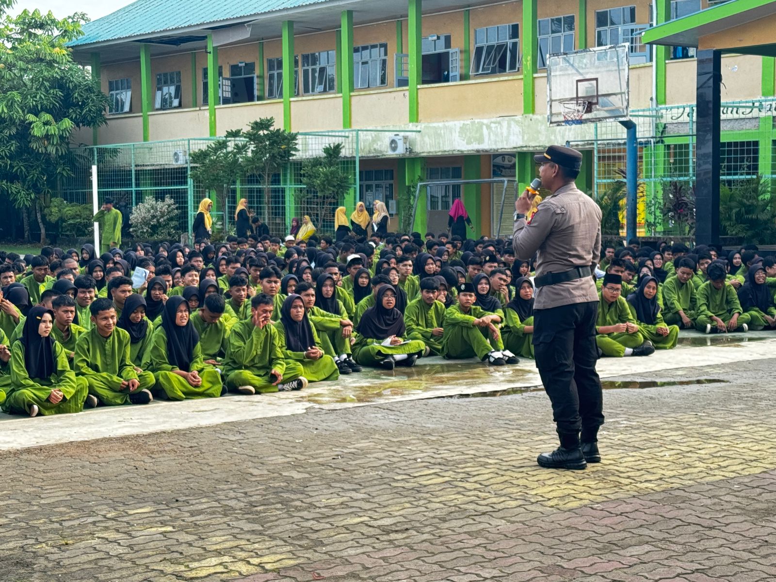 Polsek Lubuk Baja Gelar Sosialisasi Kenakalan Remaja di SMA Negeri 12 Tanjung Uma