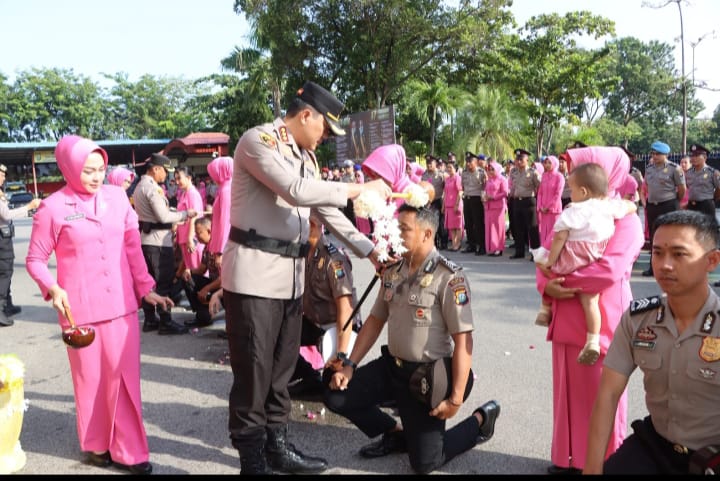 Kapolresta Barelang Pimpin Upacara Kenaikan Pangkat 127 Personel TMT 1 Januari 2026