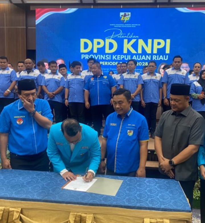 Keterangan Poto: Dewan Pengurus Daerah (DPD) Komite Nasional Pemuda Indonesia (KNPI) Provinsi Kepulauan Riau (Kepri) resmi dilantik untuk masa bakti 2025–2028.(foto/int)