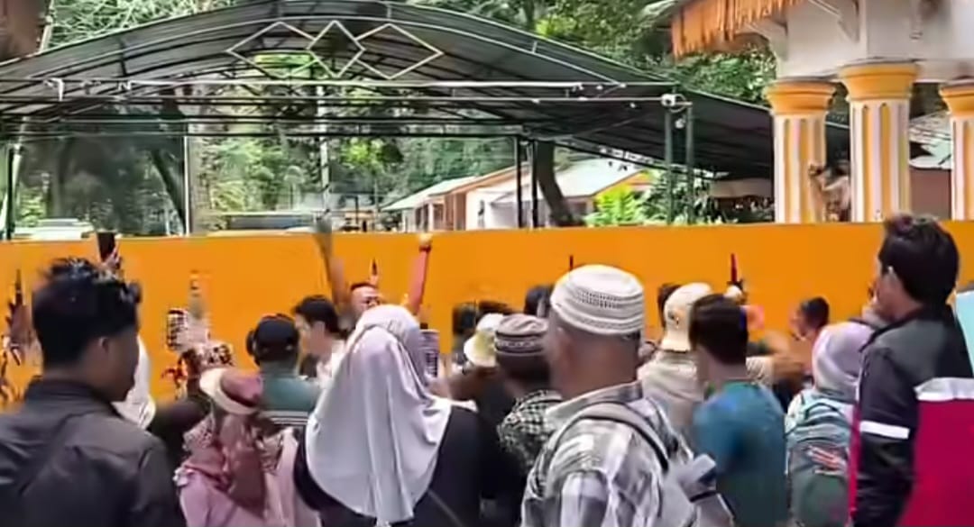 Temui Massa yang Menuntut Bansos Pascabanjir, Bupati Langkat Bakal Ajak Warga untuk Bertemu Menteri Sosial