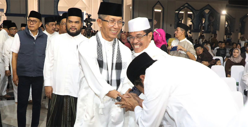 Keterangan poto: Wali Kota batam, Amsakar Achmad, menghadiri peringatan Tahun Baru Islam I Muharam 1448 Hijriah di Masjid Agung Raja Hamidah, Batam Centre, pada Senin (15/6/2026) malam. (foto/ist)