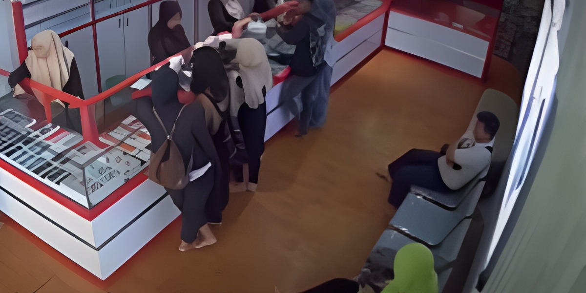 Keterangan  Foto: Viral Seorang Pria Diduga Memalak Pemilik Warung Makan di Bekasi: Minta-minta, Nggak Dikasih Maksa dan Ngancam (Foto/int)