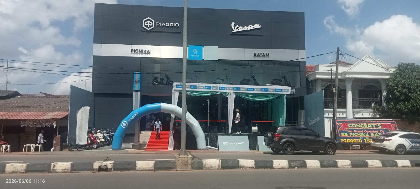 Keterangan Poto: Dealer Resmi Piaggio dan Vespa di Jalan Imam Bonjol Blok B No.07, Kelurahan Lubuk Baja Kota, Kecamatan Lubuk Baja, Kota Batam, resmi di buka (foto/ikhsan)