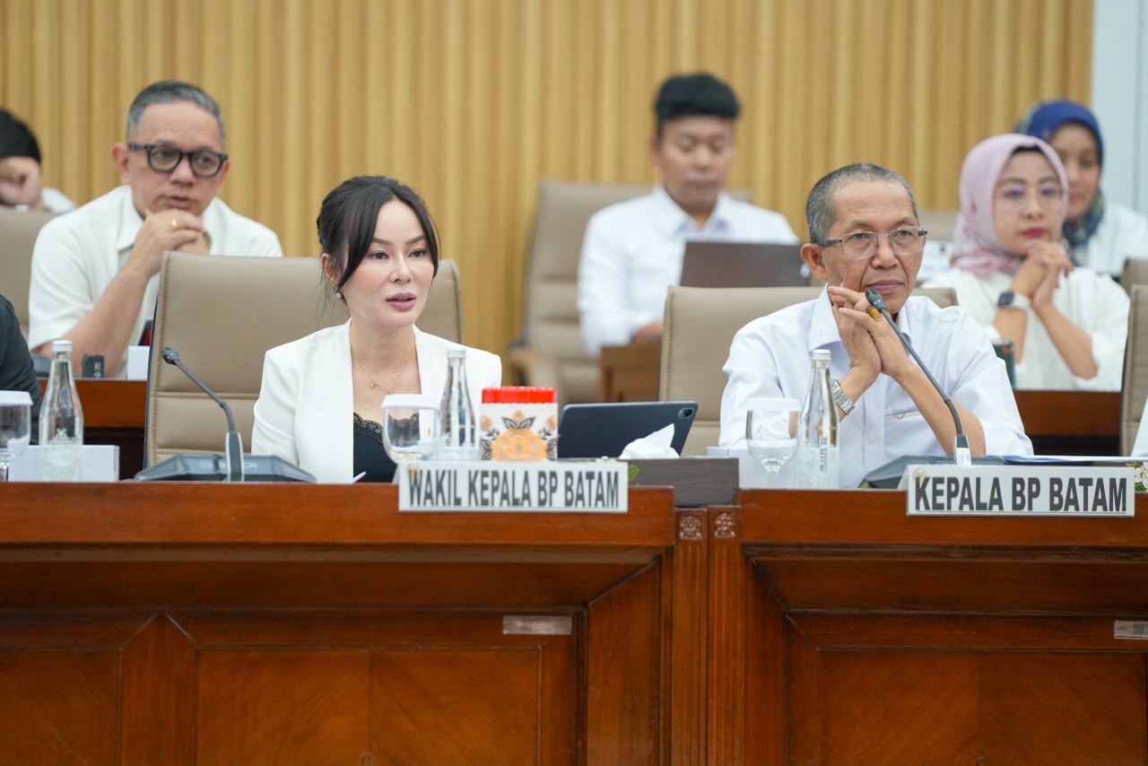 Keterangan Poto: Kepala dan Wakil Kepala BP Batam, menghadiri agenda Rapat Dengar Pendapat (RDP) yang berlangsung di Gedung Nusantara I, Rabu (17/6/2026). (foto/Humas BP Batam)