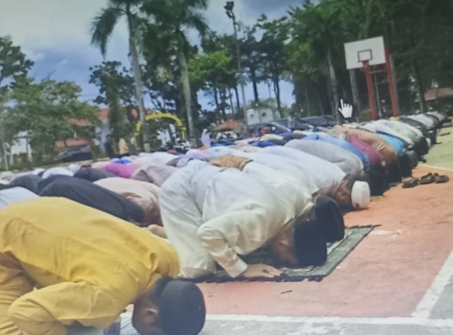 Tanjungpinang Dilanda Kekeringan, Ratusan Warga Gelar Salat Istisqa di Lapangan Pamedan