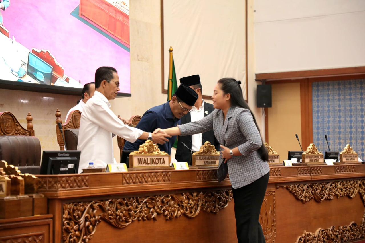Sinergi Membangun Batam: DPRD Serahkan Laporan Kinerja 2025 dan Hasil Reses kepada Wali Kota