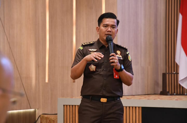 Di Balik Palu Hakim, Menjaga Marwah Keadilan di Tangan Roy Huffington Harahap