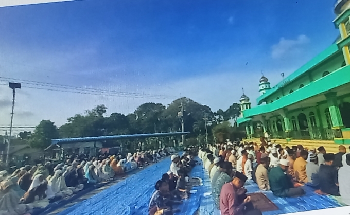Hadapi Kemarau, Warga Seri Kuala Lobam Gelar Salat Istisqa di Halaman Masjid Al Hikmah