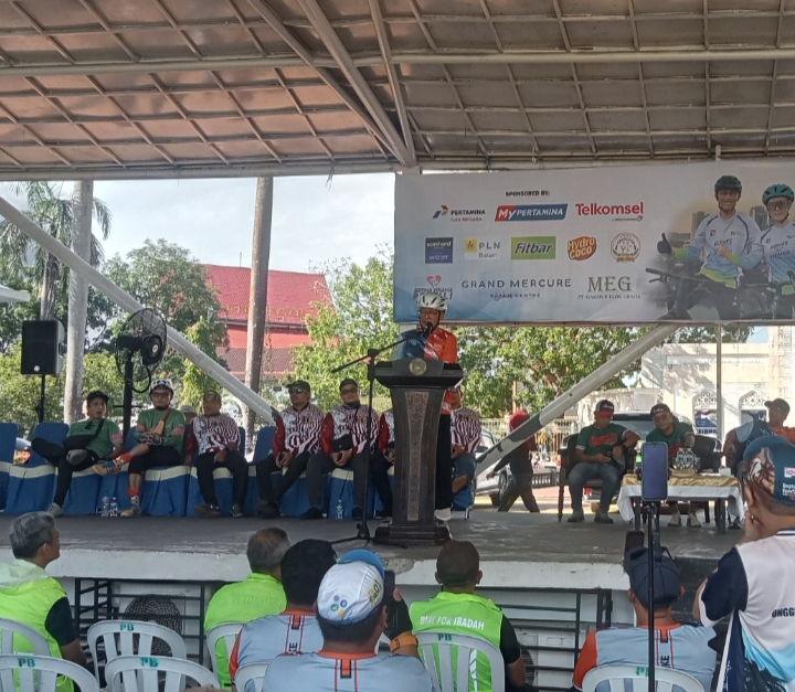 Keterangan Poto: Tokoh publik KH Abdullah Gymnastiar atau Aa Gym hadiri kegiatan World Bicycle Day 2026 )foto/Ikhsan)