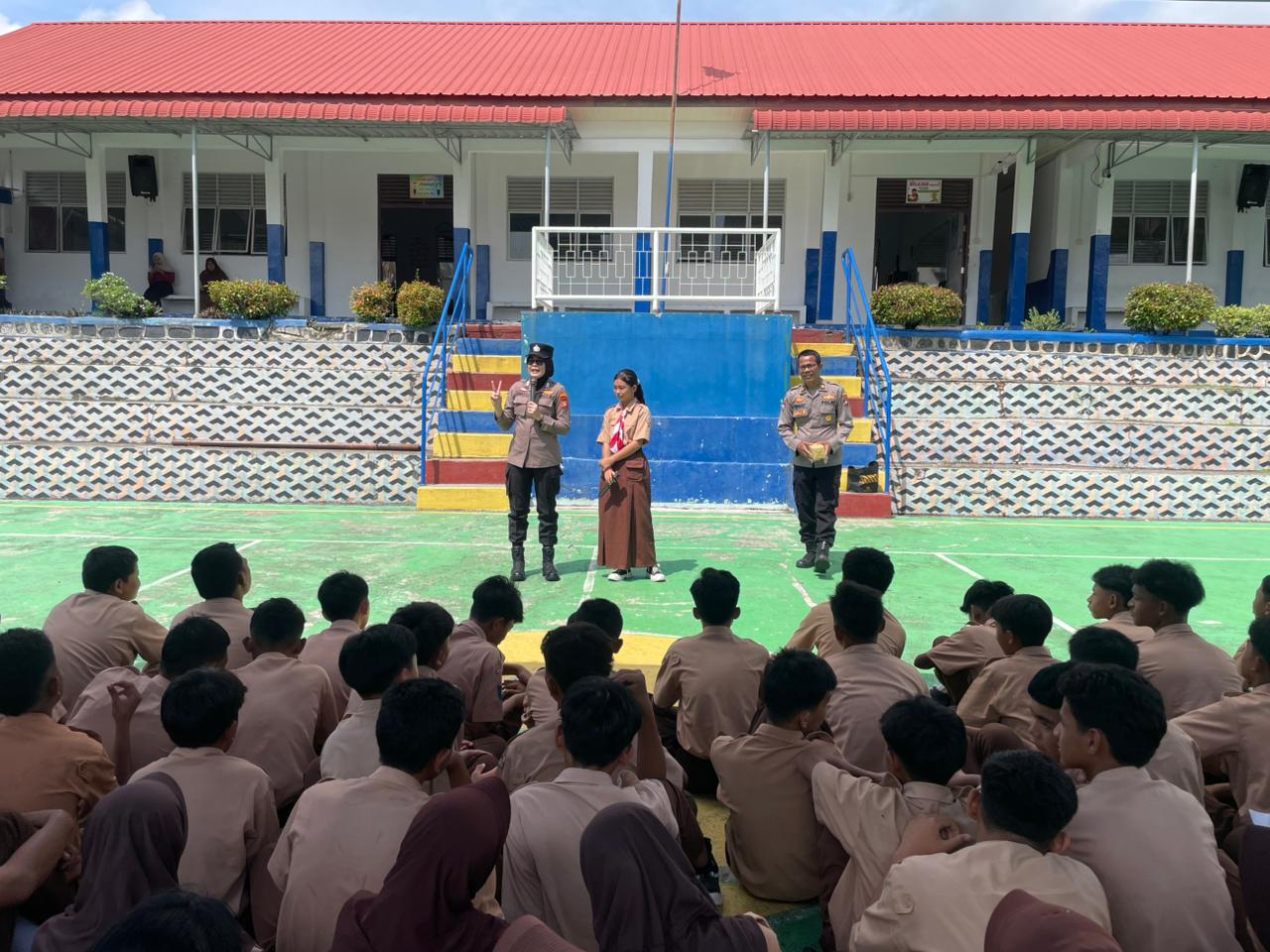 Polresta Barelang Gelar Silaturahmi dan Sosialisasi Kenakalan Remaja serta Antisipasi Bullying di SMP Negeri 1 Batam