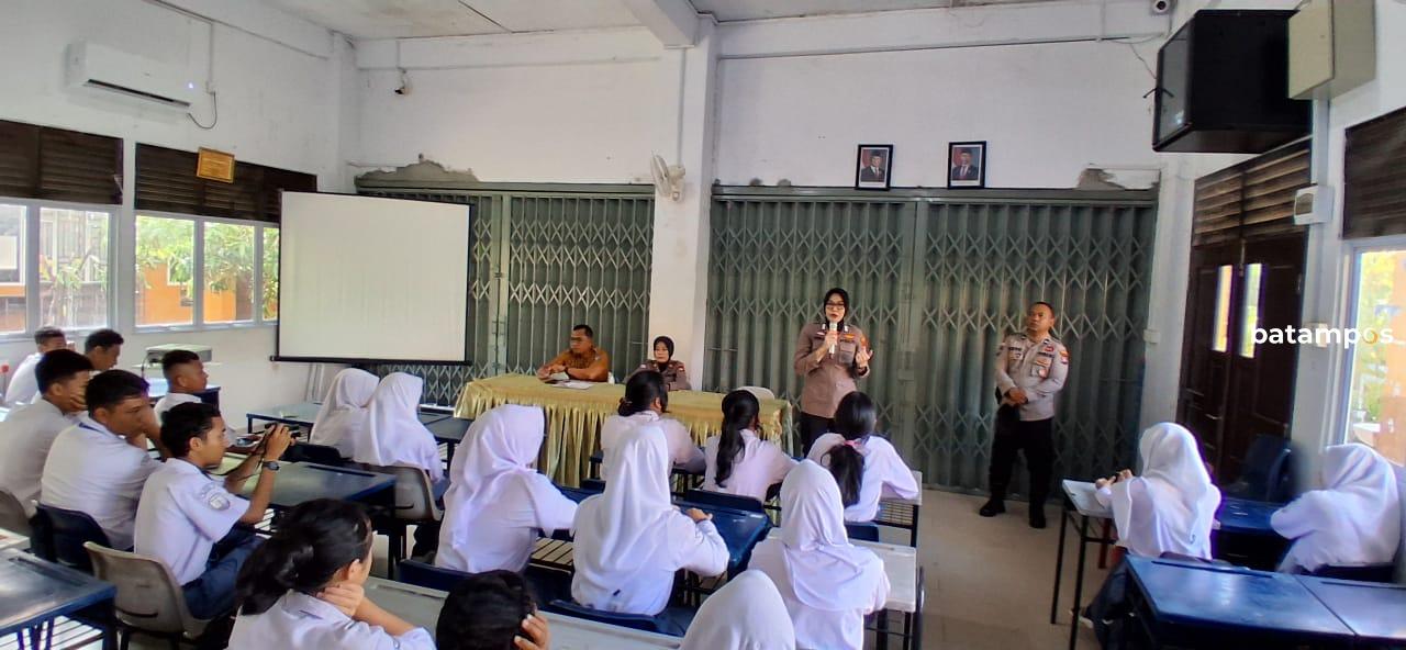 Tekan Aksi Balap Liar dan Bullying, Polresta Barelang Beri Pembekalan di SMAN 20 Batam