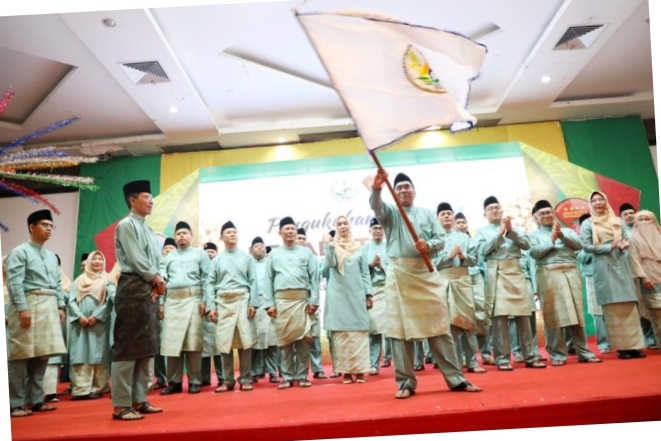 Wali Kota Amsakar Kukuhkan Pengurus Kerukunan Keluarga Besar Masyarakat Kabupaten Karimun-Batam