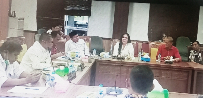 Protes Larangan Barang Bekas, Suasana RDP DPRD Batam Memanas: "Jangan Matikan Piring Nasi Kami!"