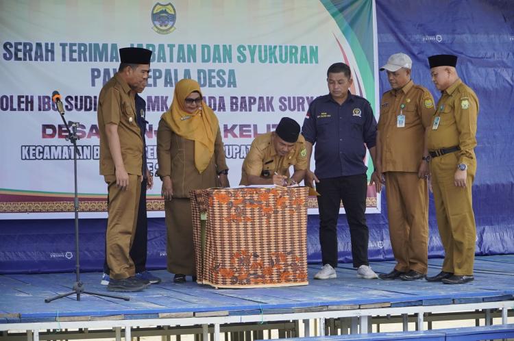 Wabup Lingga Hadiri Sertijab Kepala Desa Tanjung Kelit
