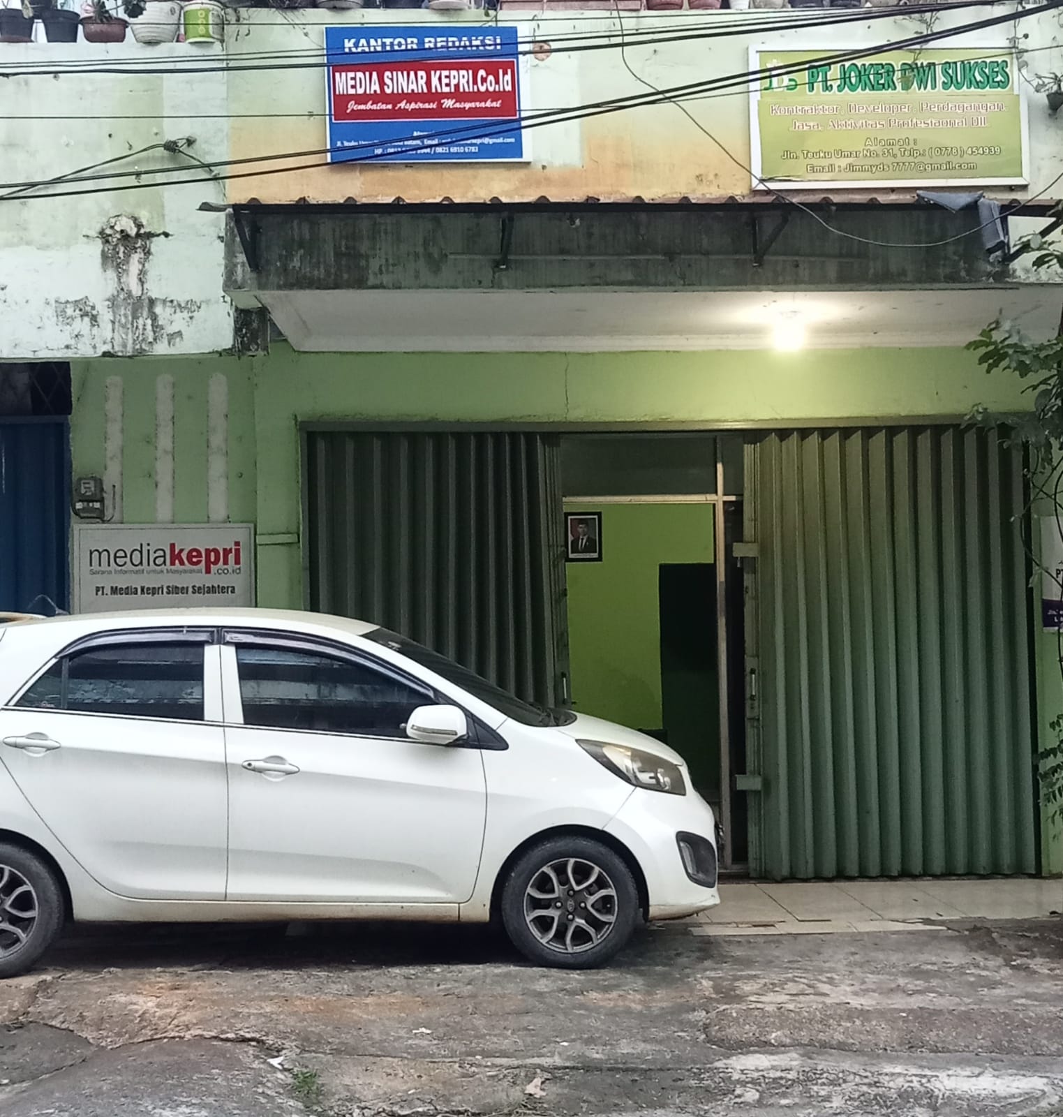 Keterangan Poto: Kantor Redaksi Media Sinar Kepri, keluhkan air bersih mati total selama dua hari hingga saat ini (foto/ikhsan)