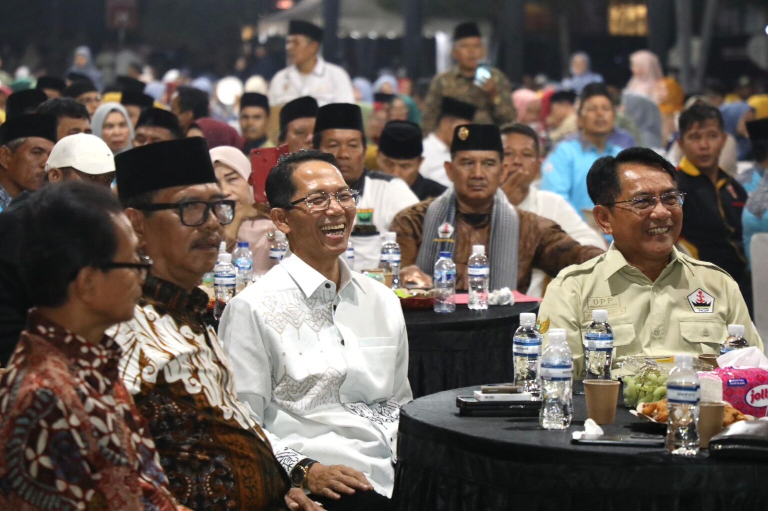 Keterangan Poto: Wali Kota Batam, Amsakar Achmad, menghadiri pelantikan pengurus DPD PKDP Kota Batam dan DPD GEMPAR Kota Batam di Halaman Parkir Mall Botania 2, Batamcentre, Sabtu (2/5/2026) malam. (foto/HUMAS DISKOMINFO BATAM )