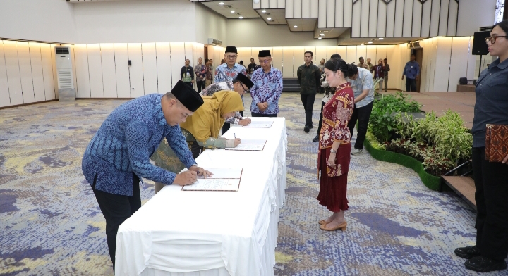 Keterangan Poto: Wakil Kepala BP Batam, Li Claudia Chandra, memimpin pelantikan dan pengambilan sumpah jabatan Pejabat Struktural Tingkat II di lingkungan BP Batam (foto/humas BP Batam)