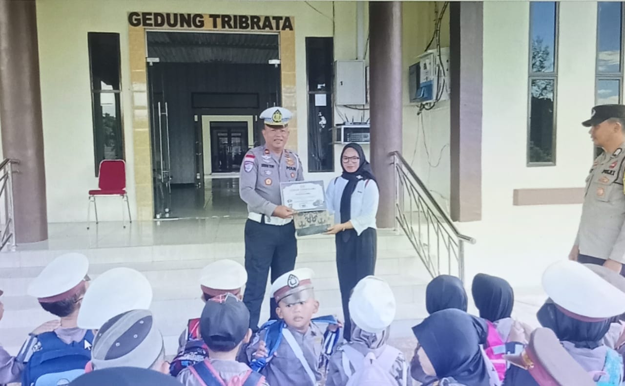 Lewat Program Polisi Sahabat Anak, Satlantas Polres Natuna Edukasi Anak Tertib Berlalu Lintas