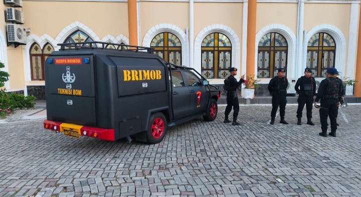 Antisipasi Ancaman, Tim Jibom Lakukan Sterilisasi Gereja Prioritas di Lubuk Baja