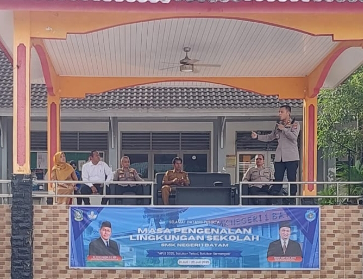 Kapolsek Batu Aji Buka MPLS SMK Negeri 1 Batam, Tekankan Anti-Bullying dan Tertib Lalu Lintas