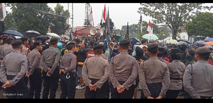 Ratusan Driver Online Batam Tuntut Pemerintah Intervensi Kebijakan Perusahaan Aplikasi