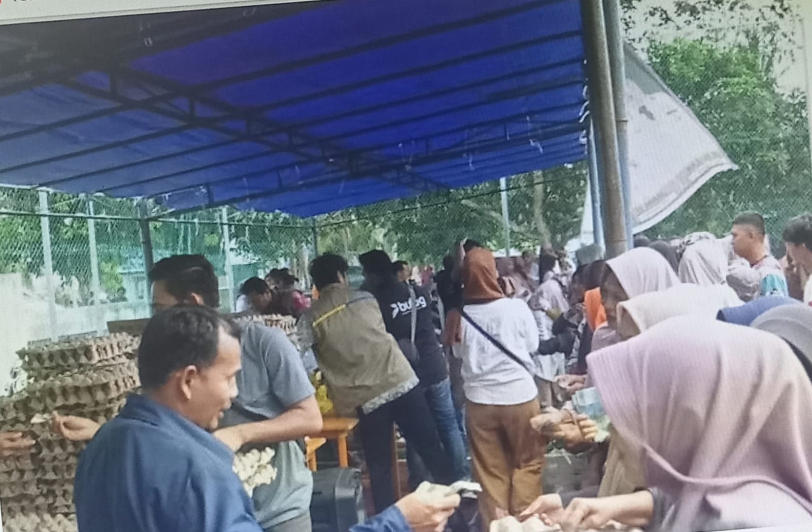 Ringankan Beban Warga, Pemkab Natuna Gelar Operasi Pasar Murah di Cemaga