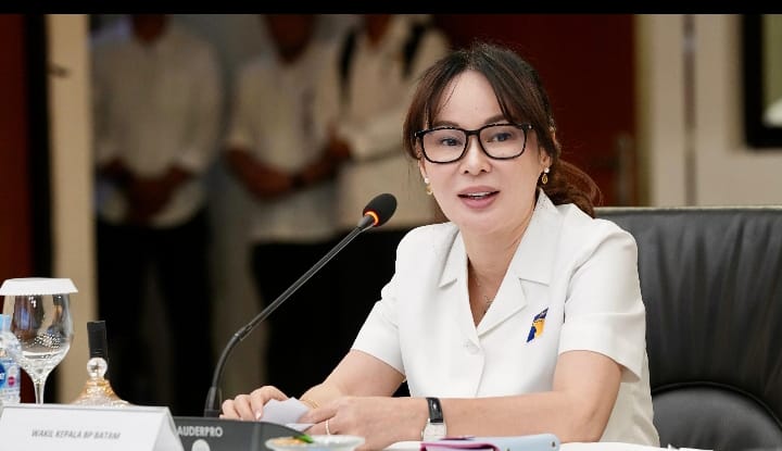 Beban di Pundak Li Claudia Chandra: Mampukah Menjaga Ritme Batam Saat Amsakar ke Tanah Suci?