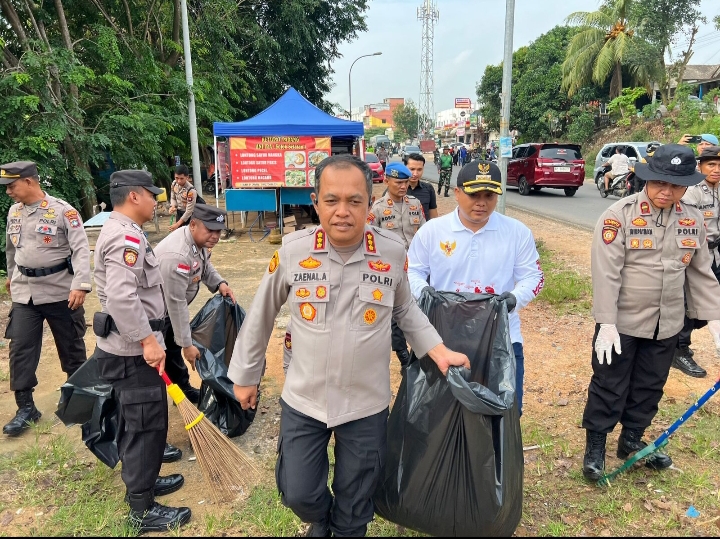 Gotong Royong Kapolresta Barelang dan Warga: Wujudkan Batam Bersih dan Nyaman