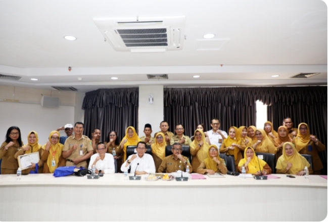 19 PNS Pemko Batam Terima SK Pensiun Langsung dari Wali Kota Amsakar Achmad