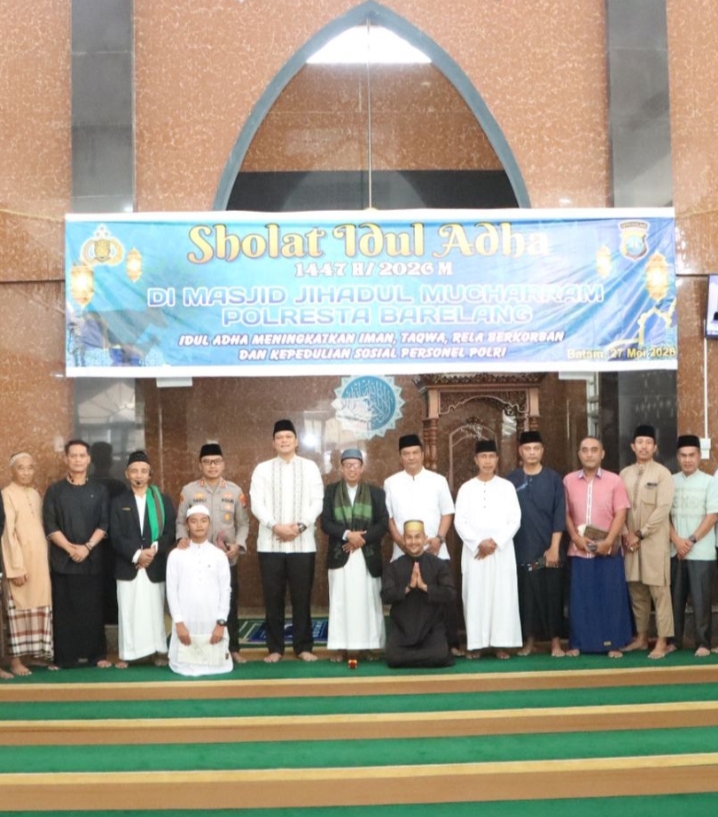 Keterangan Poto: Polresta Barelang gelar sholat Idul Adha dan penyerapan hewan qurban (foto/Humas Polresta Barelang)