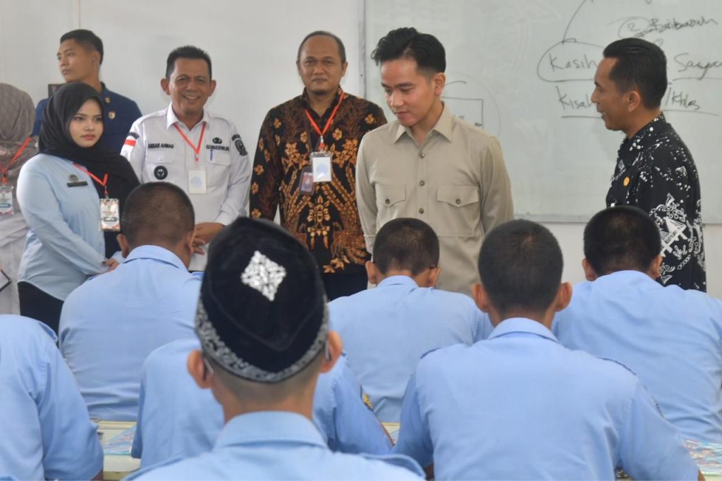 Wapres Gibran Tinjau Program MBG di SMKN 1 Batam