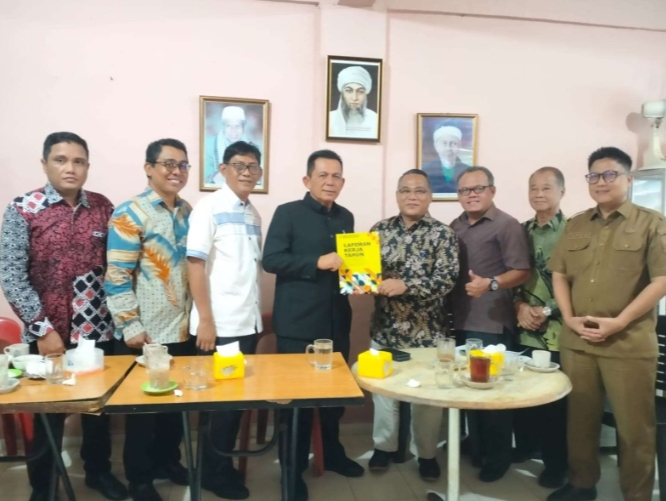 Gubernur Kepri Ansar Ahmad Terima LPJ Komisi Informasi Tahun 2024
