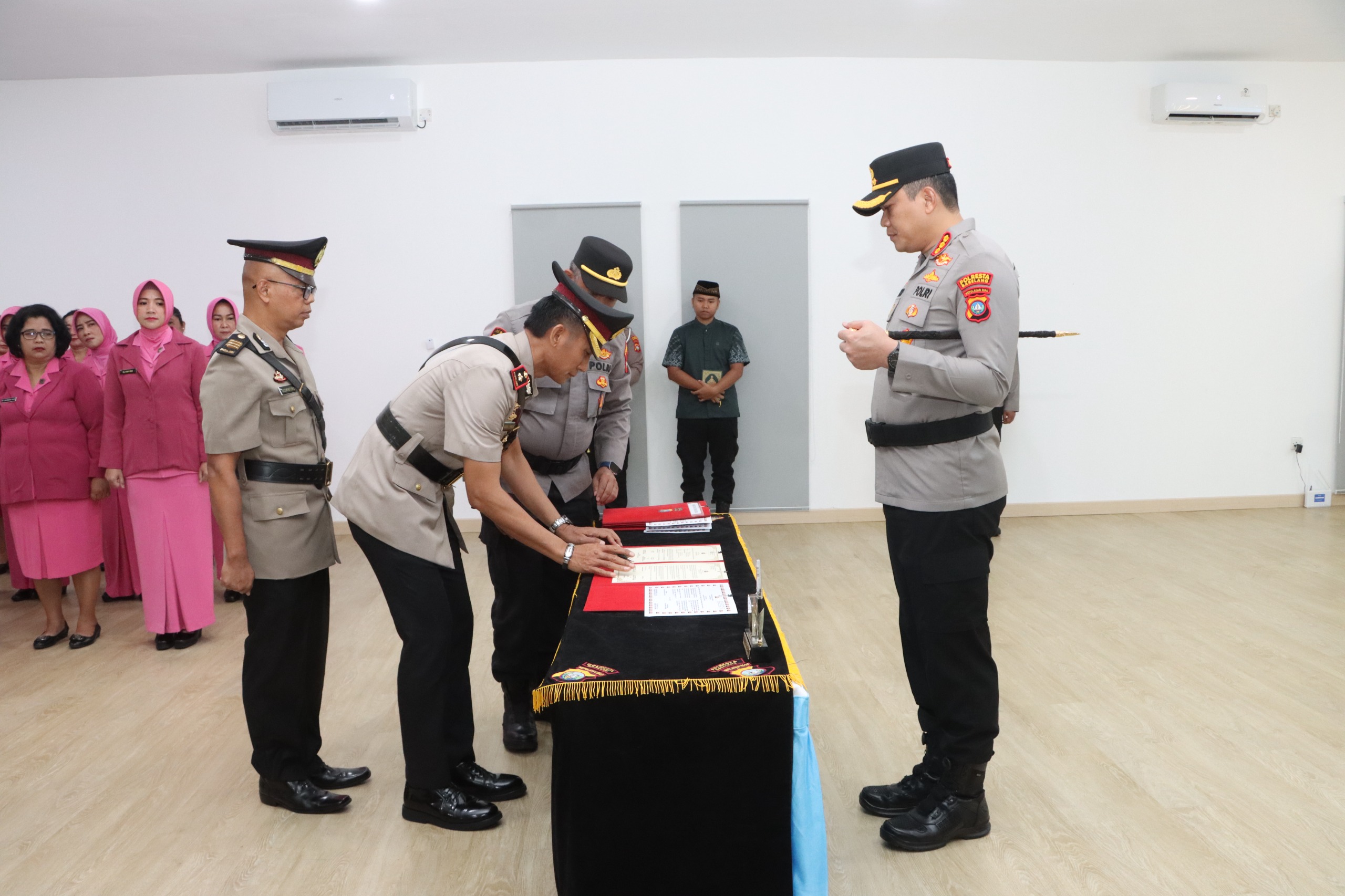 Kapolresta Barelang Pimpin Sertijab Kabagren Hingga Kapolsek, Iptu Rifa Carolina Resmi Jabat Kapolsek Bandara