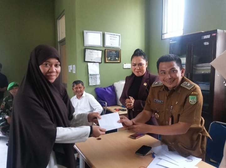 Pemko Batam Salurkan Bantuan Rp21 Juta untuk Korban Angin Puting Beliung dan Longsor