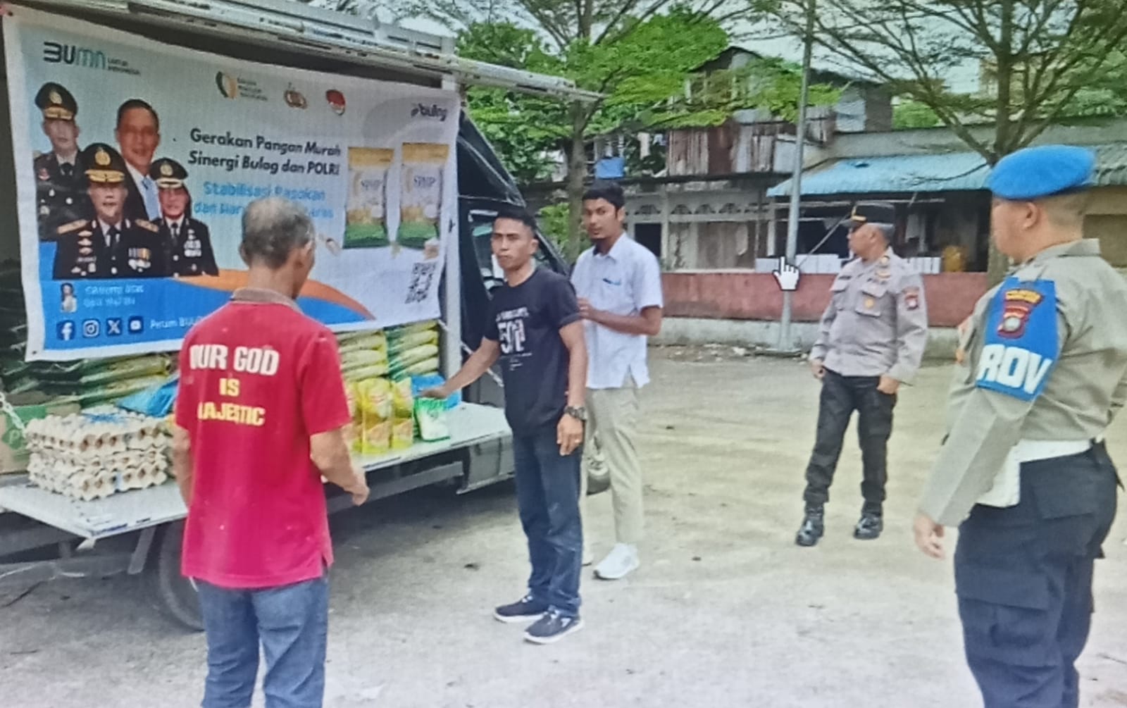 GPM, Polsek Nongsa dan Bulog Batam Bantu Ringankan Beban Warga
