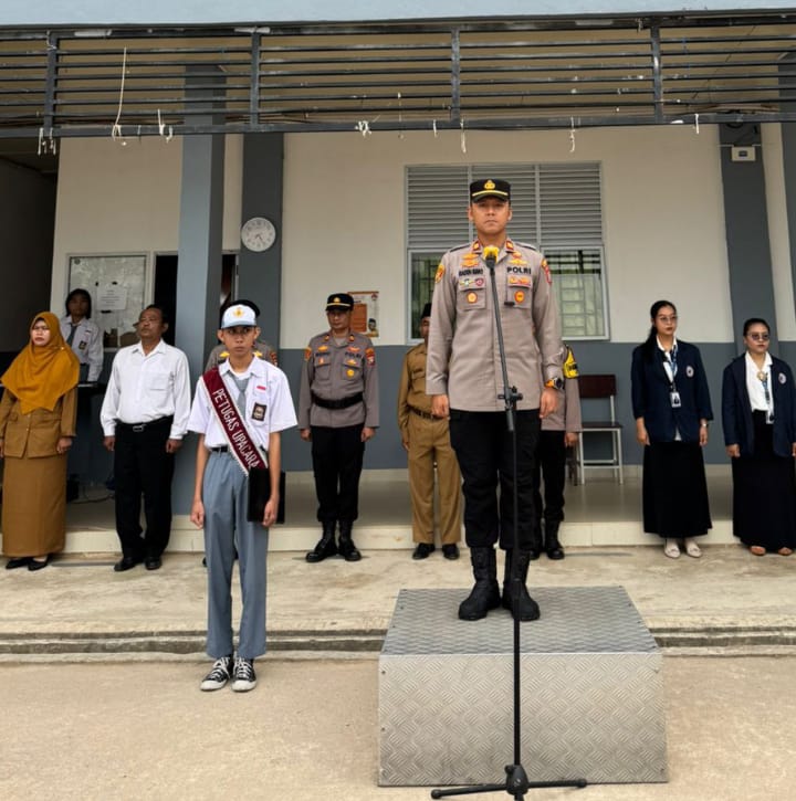 Kapolsek Batu Aji jadi Inspektur Upacara di SMA Negeri 23 Batam, Ajak Siswa Jaga Kondusifitas dan Hindari Narkoba