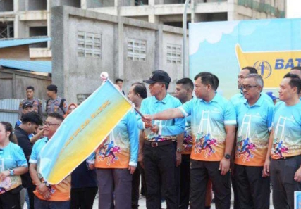 Ribuan Pelari Banjiri Batam, Kepala BP Batam Lepas Langsung Ajang Batam 10K 2025