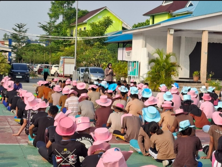 Sat Binmas Polresta Barelang Lakukan Pembekalan Siswa Baru Di SMA Negeri 20 Batam