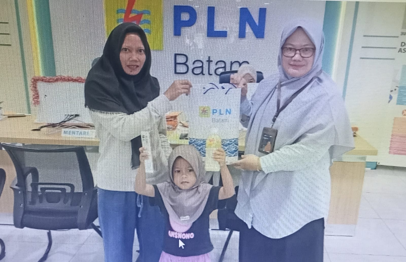 PLN Batam Rayakan Hari Pelanggan Nasional 2025 dengan Kunjungan dan Apresiasi Pelanggan