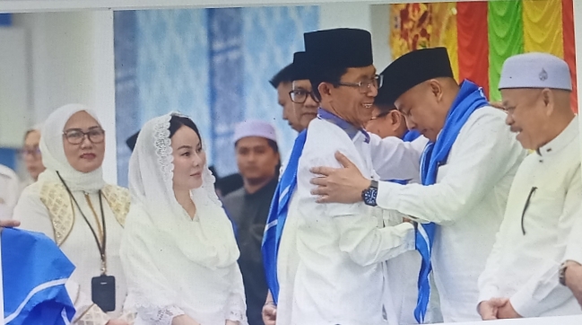 Lepas 641 Jemaah Calon Haji Batam, Amsakar Achmad: Fokus Ibadah, Jaga Kekompakan